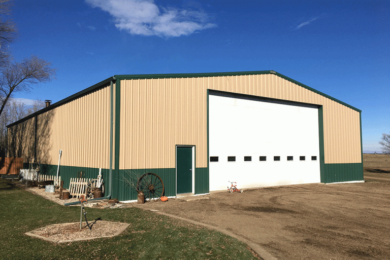Metal Agricultural Building Features & Customizations  Following a relatively simple construction process, this building stands 60’x92’x16’ in size and has a broad clear span that maximizes storage space. It also has high overhead clearance that makes it suitable for storing large farm equipment. The steel farm building has an attractive Sahara Tan exterior and a complementing Galvalume roof with a slight 2:12 pitch and Dark Green trim, with its exterior blending seamlessly with the surrounding farm property. The metal agricultural building also has several attributes that better adapt it for its environment and help it comply with local building codes, among them a 90-mph wind speed rating and a 30-psf snow load.